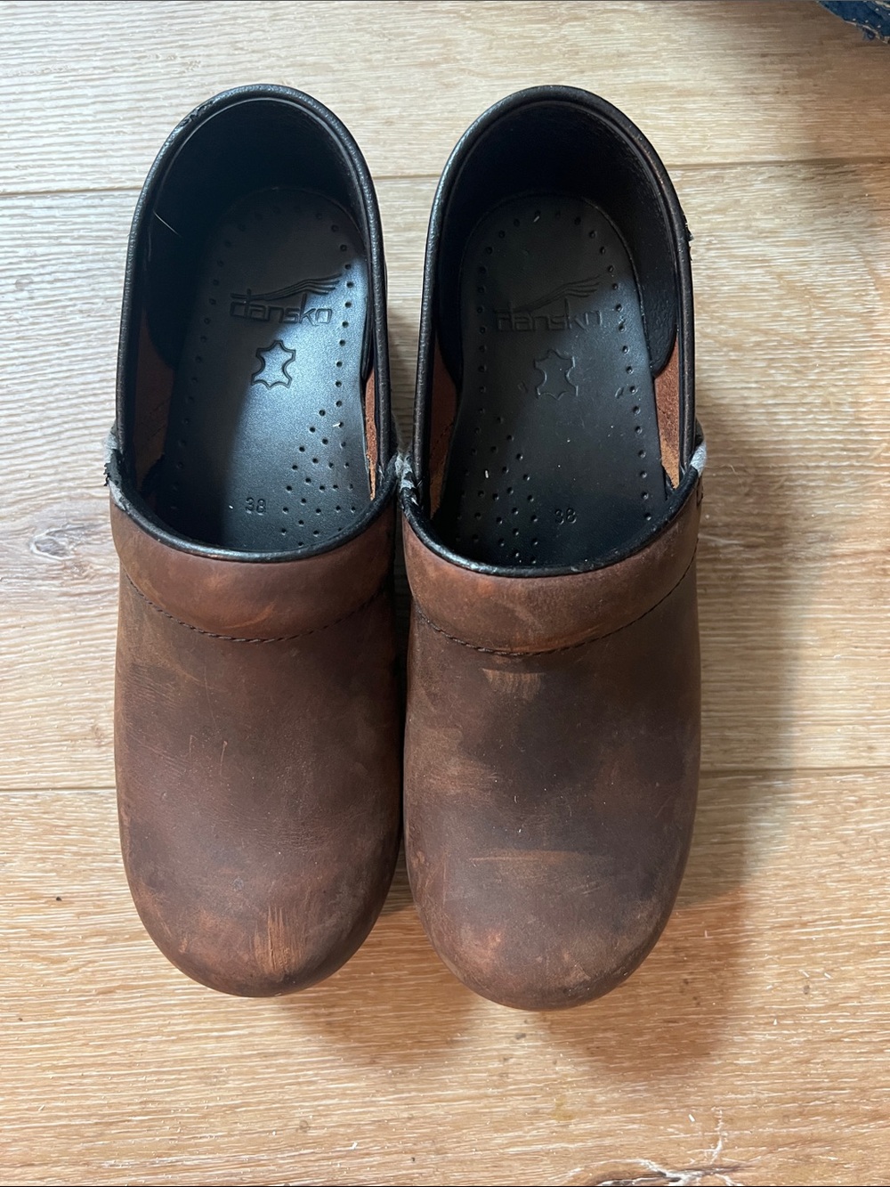 Dansko Brown woman’s Slip-On Leather Clogs leather sz 8.